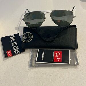 Women’s Ray-Ban sunglasses silver tone.